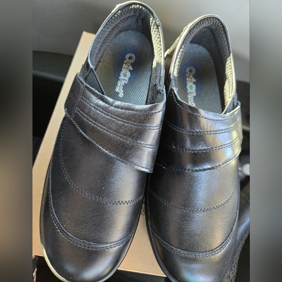 Orthofeet women's leather shoes size 7 wide - Picture 7 of 8